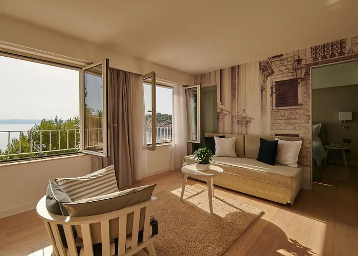 Osejava 4* ماكارسكا