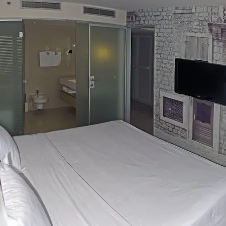 Osejava 4* ماكارسكا